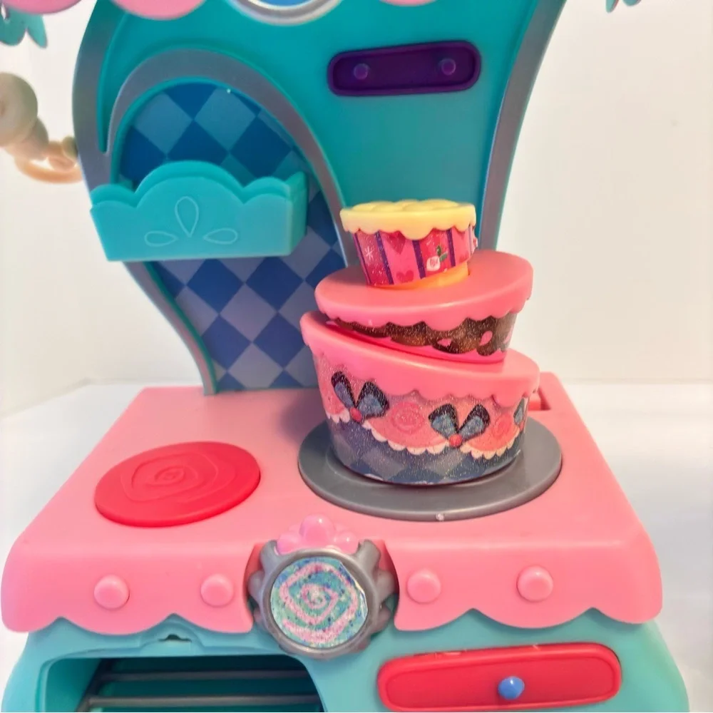 Disney Junior Alice's Wonderland Bakery & Magical Oven Play Set